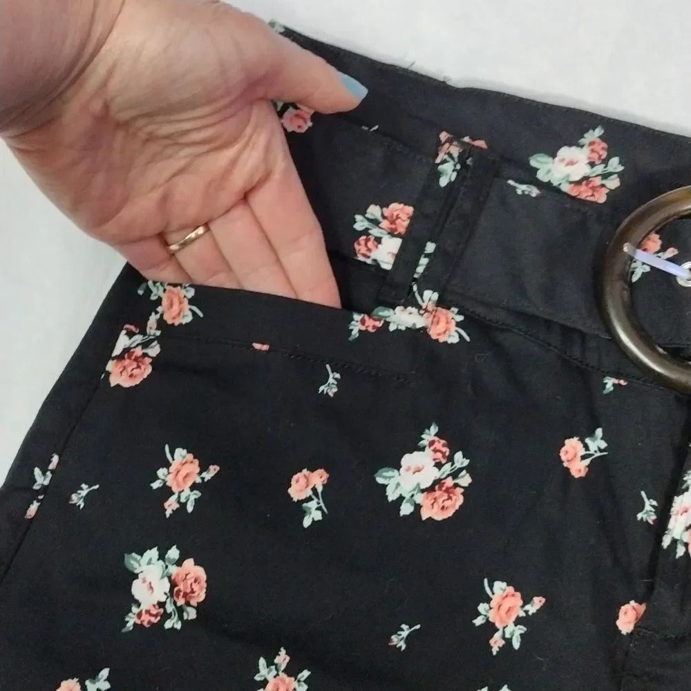 Torrid Black Pink Floral Mid Rise Stretch Sateen Belted Shorts SZ 12 - Picture 5 of 12